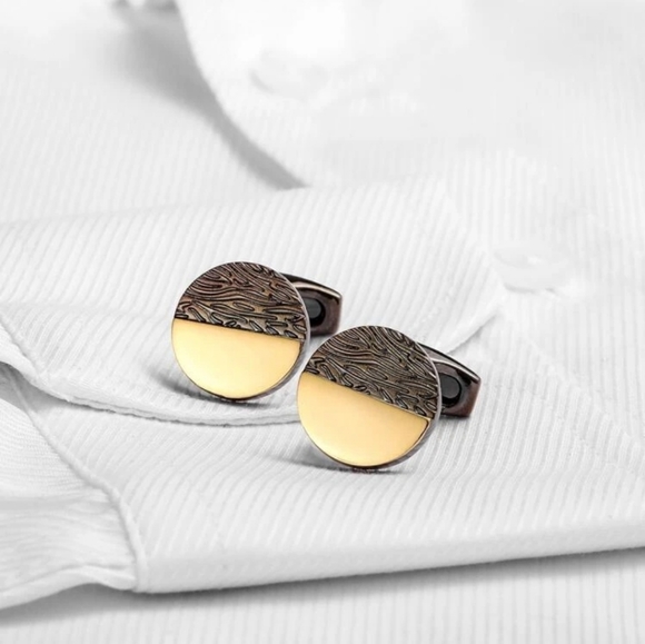 Queen2KeepUp Boutique Other - Textured Round Cufflinks